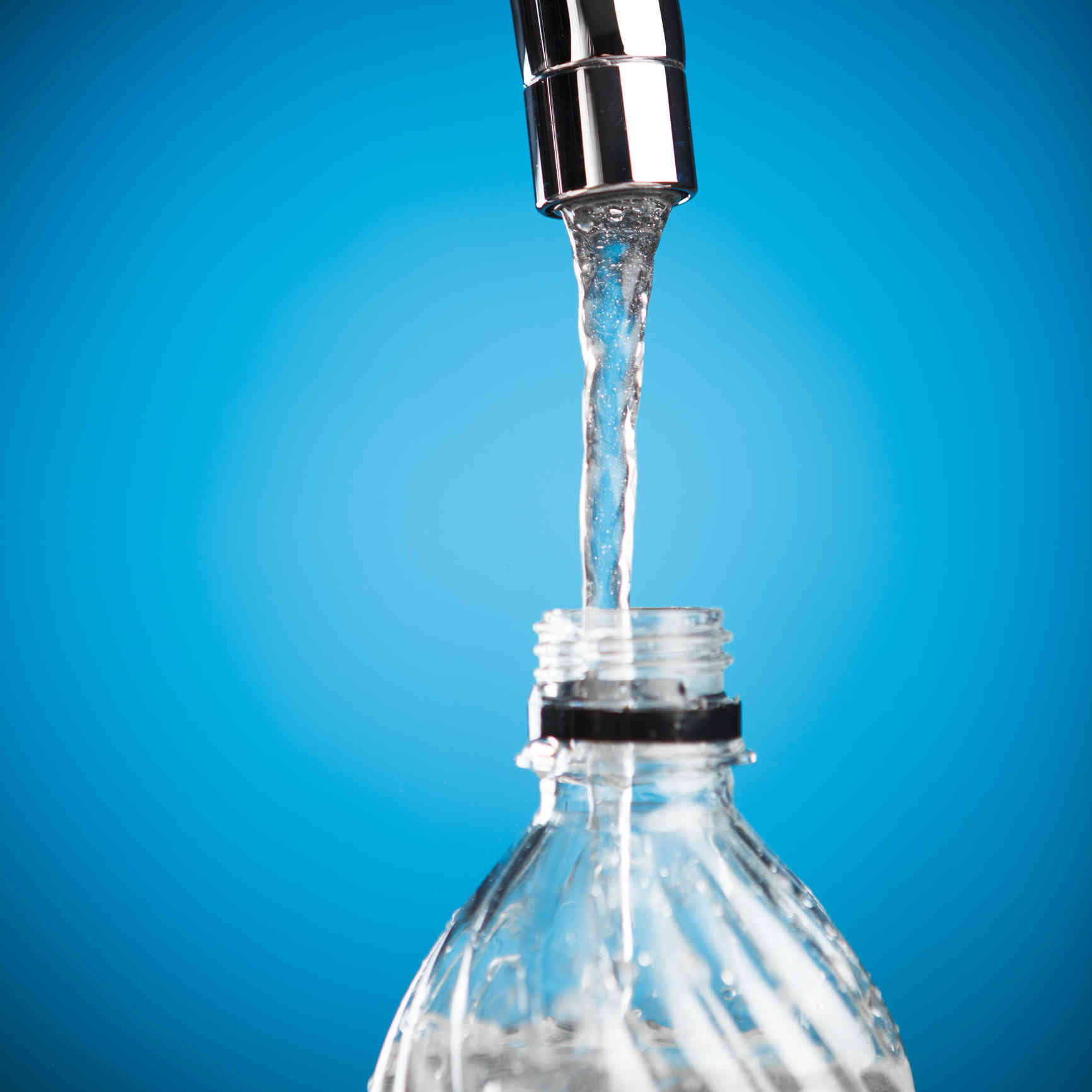 Aus der Flasche oder dem Hahn: So gut ist unser Leitungswasser